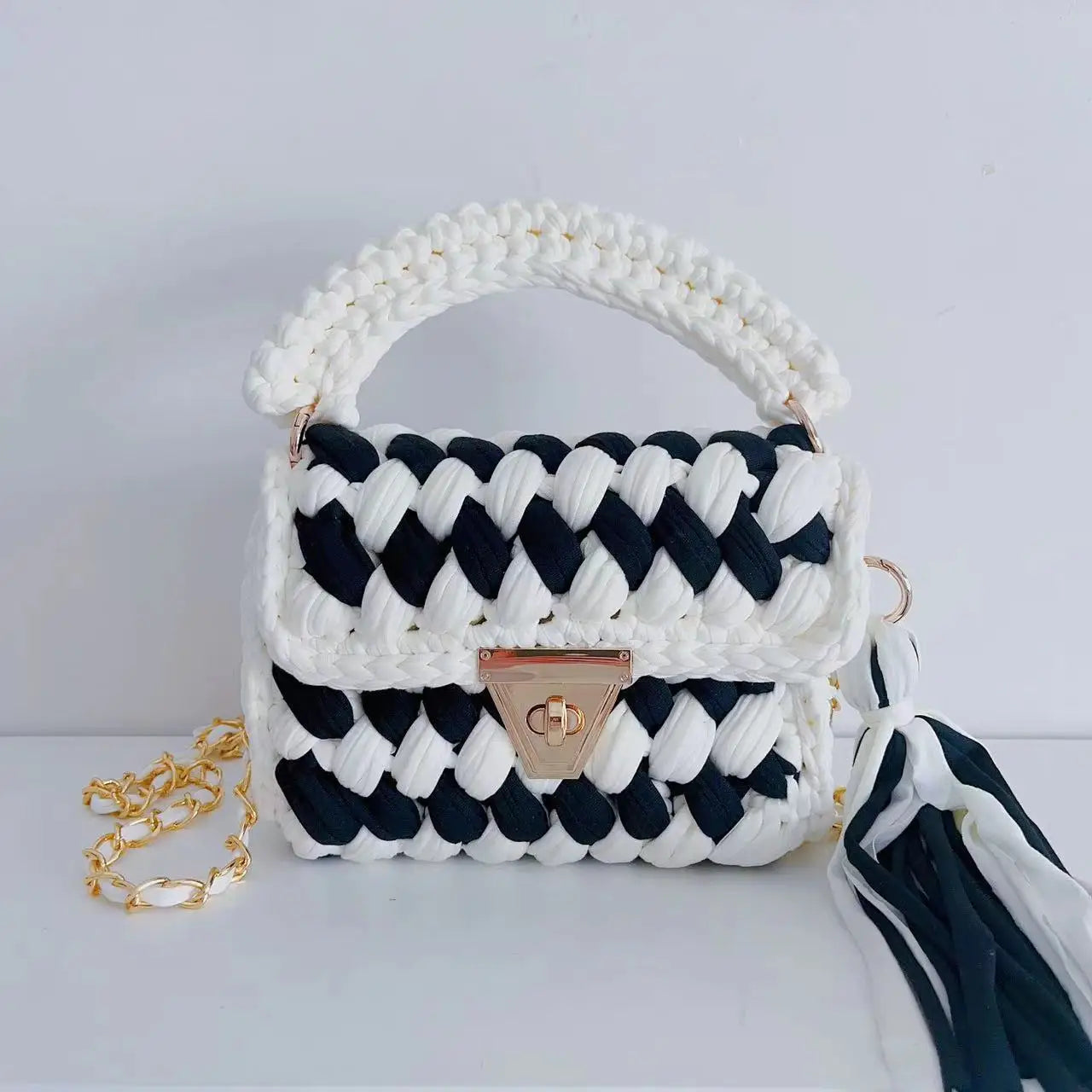 Amara – Handmade Crochet Crossbody