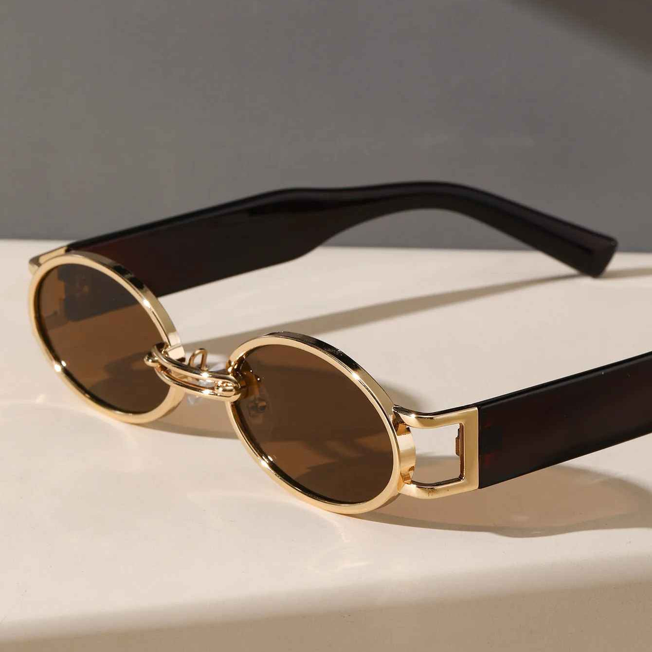 Sofia – Luxurious Gold Oval Sunglasses