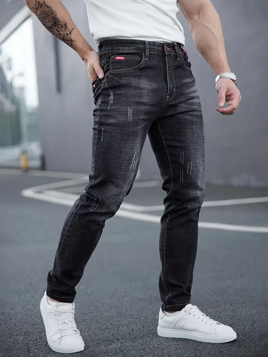 Jake – Effortless Distressed Tapered Jeans